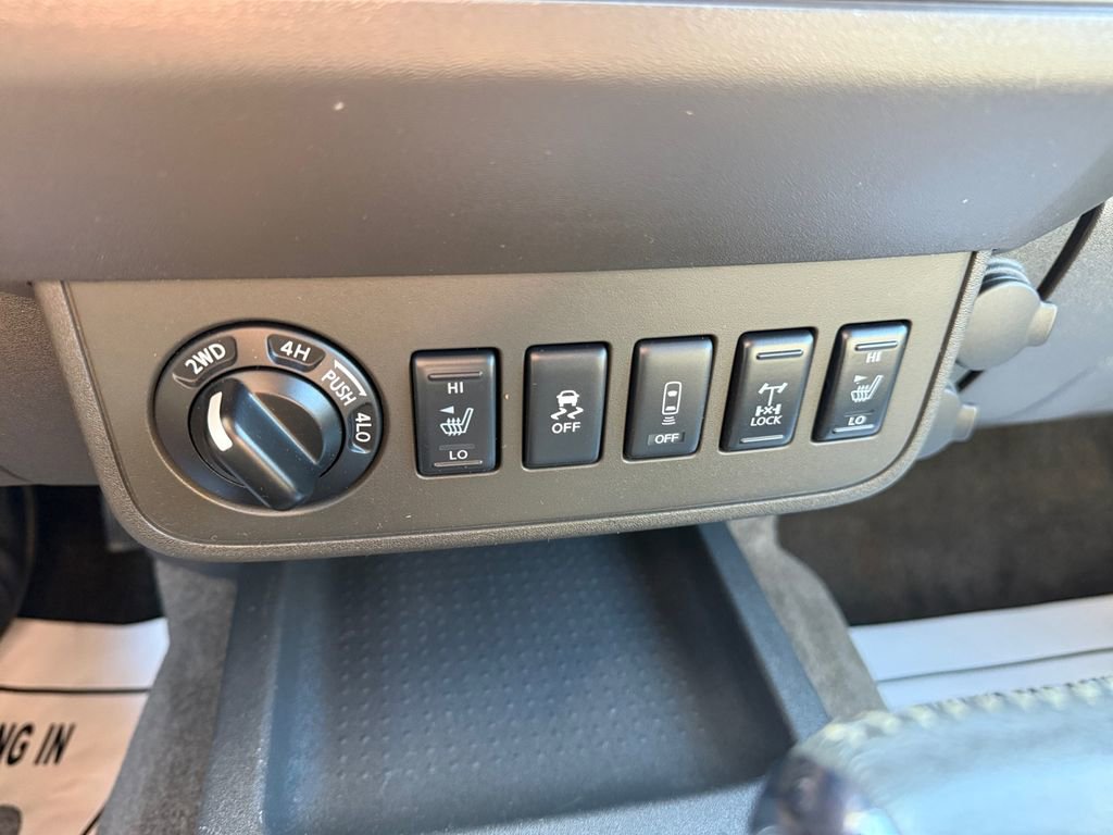 Used 2015 Nissan Frontier PRO-4X image 36