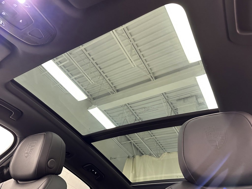 Used 2025 Porsche Cayenne E-Hybrid image 40