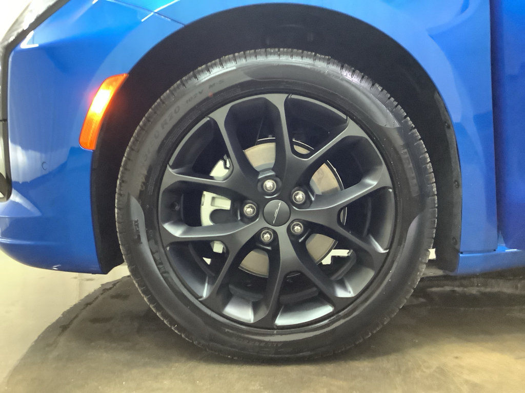 New 2027 Chrysler Pacifica Limited FWD image 25