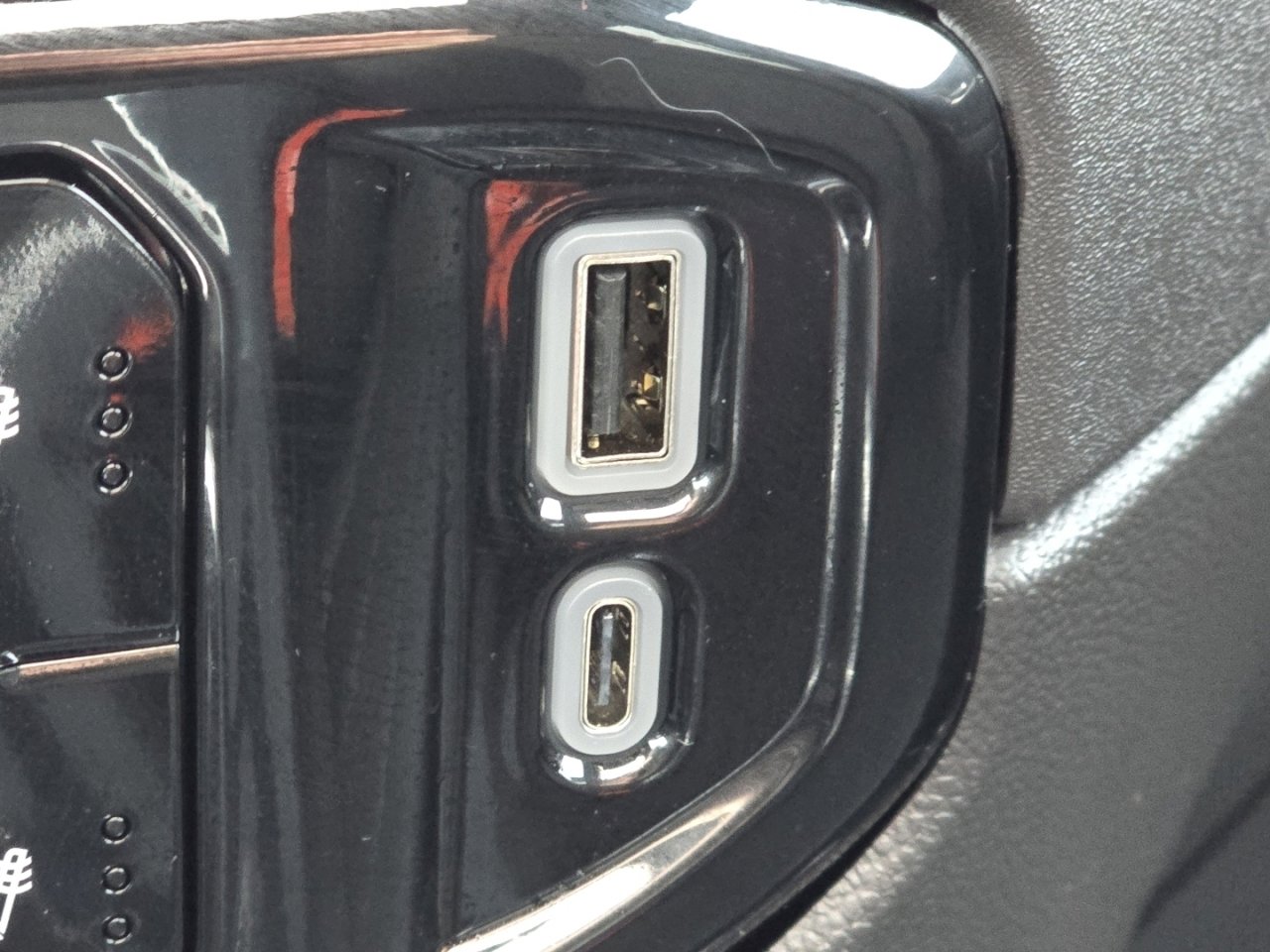 Used 2024 Chevrolet Silverado 1500 LT Trail Boss w/ Convenience Package II image 11