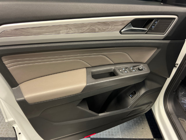 Certified 2023 Volkswagen Atlas Cross Sport SE FWD image 8