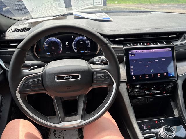 Used 2025 Jeep Grand Cherokee L Limited w/ Black Appearance Package AWD/4WD image 10