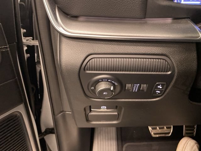 Used 2023 Jeep Wagoneer Series II AWD/4WD image 19
