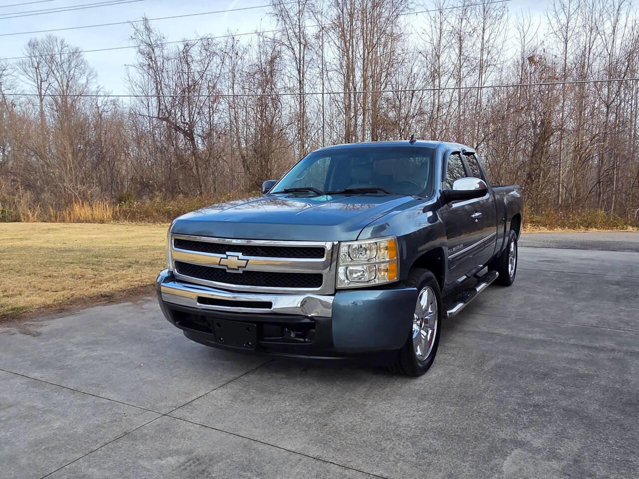 Used 2010 Chevrolet Silverado 1500 LT w/ Regional Value Package image 1