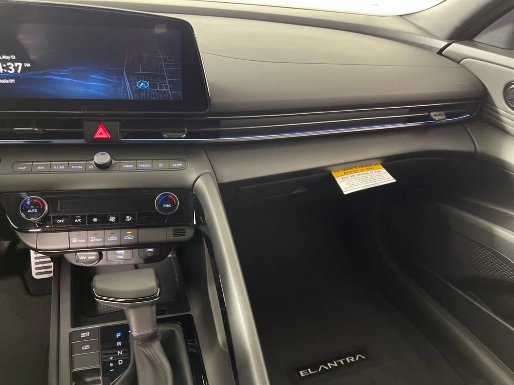 New 2025 Hyundai Elantra SEL image 17