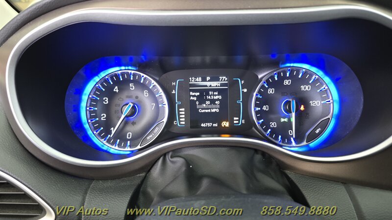 Used 2017 Chrysler Pacifica Touring FWD image 22