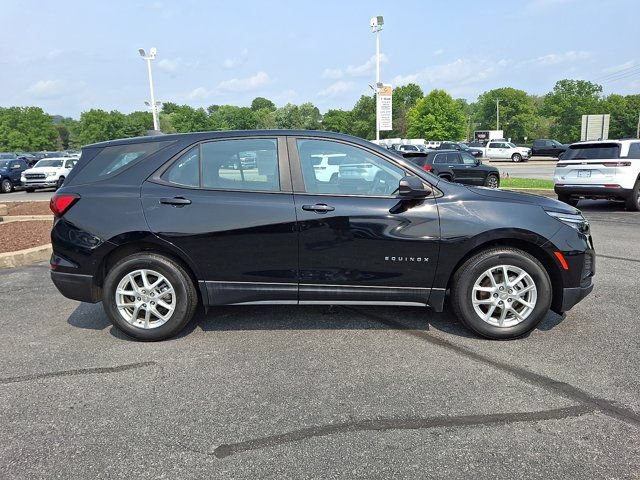 Used 2023 Chevrolet Equinox LS w/ Driver Confidence II Package FWD image 9