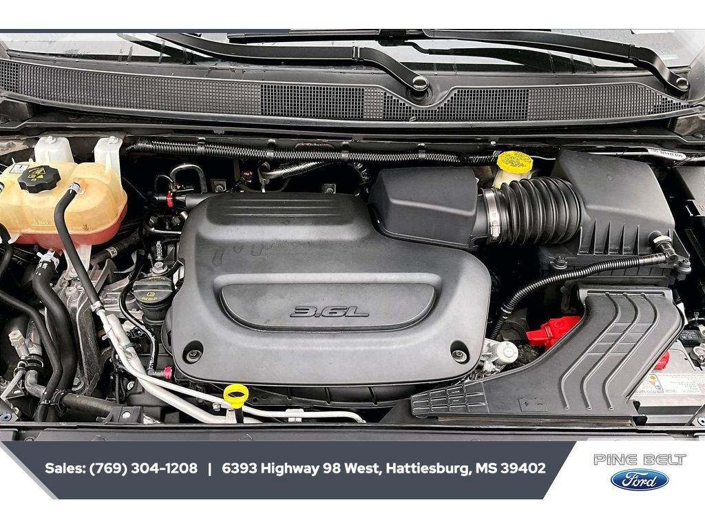 Used 2023 Chrysler Pacifica Touring-L image 8