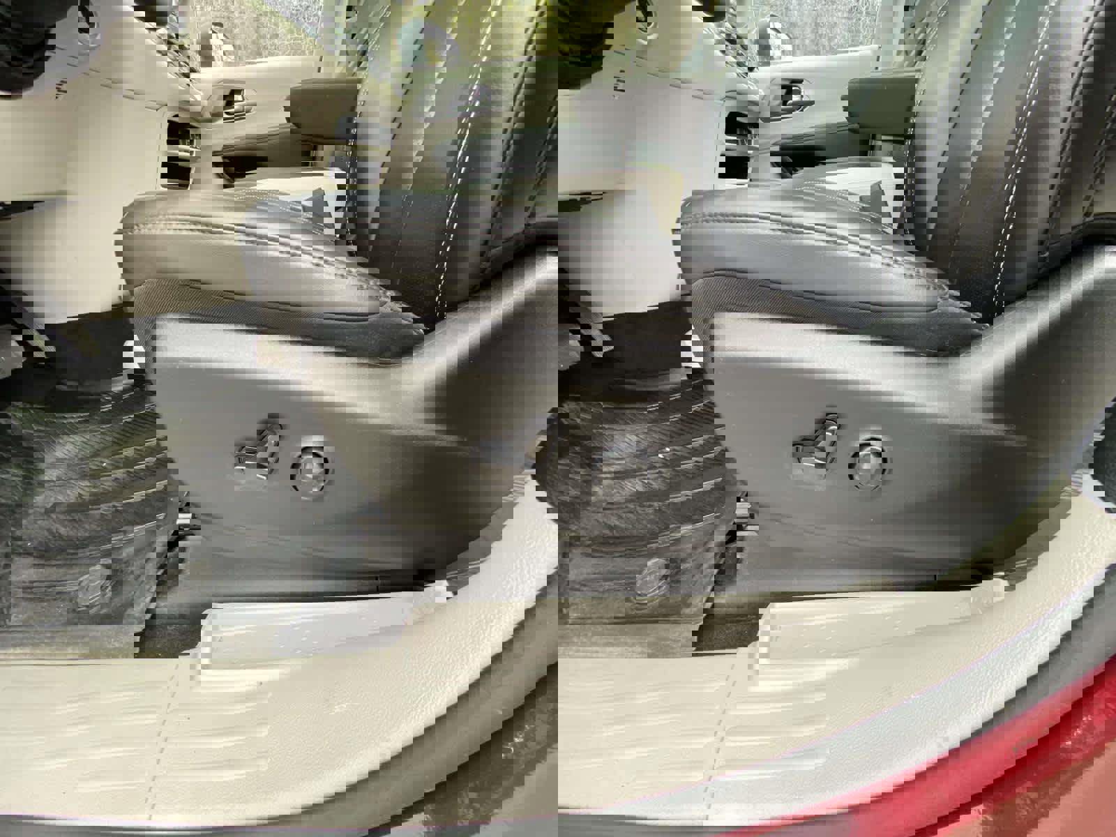 Used 2023 Chrysler Pacifica Touring-L AWD/4WD image 27