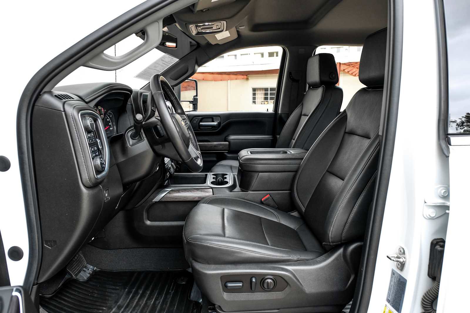 Used 2022 Chevrolet Silverado 3500 LTZ w/ LTZ Convenience Package AWD/4WD image 4