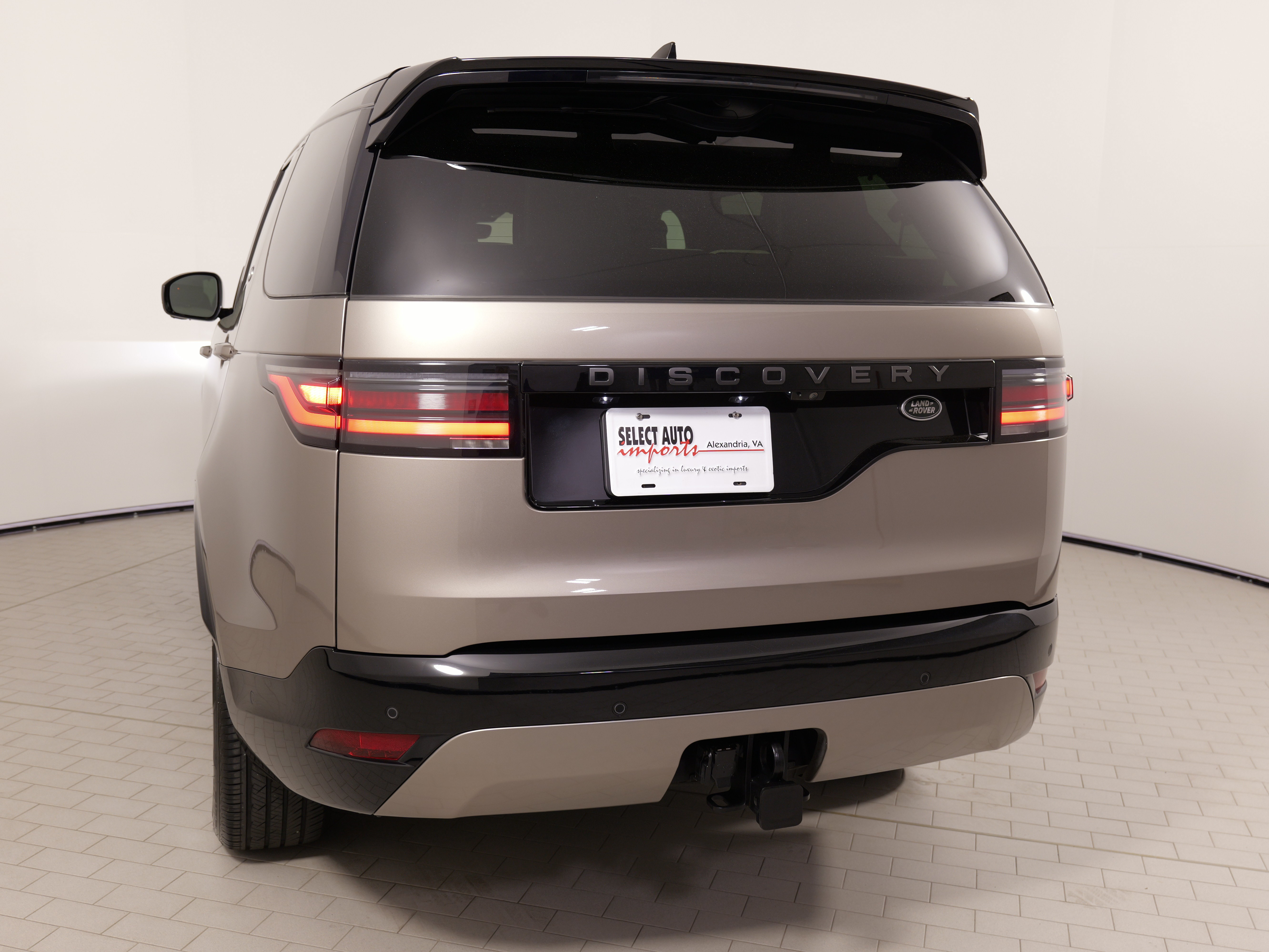 Used 2023 Land Rover Discovery S R-Dynamic AWD/4WD image 14