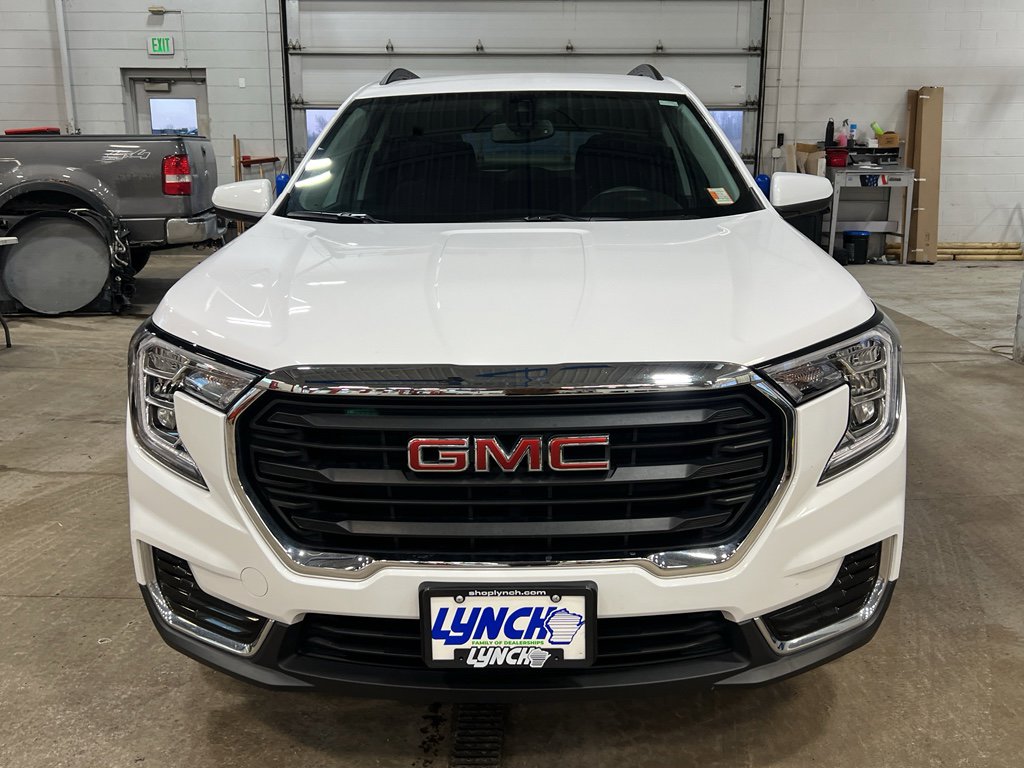 Used 2024 GMC Terrain SLE w/ Driver Convenience Package image 7