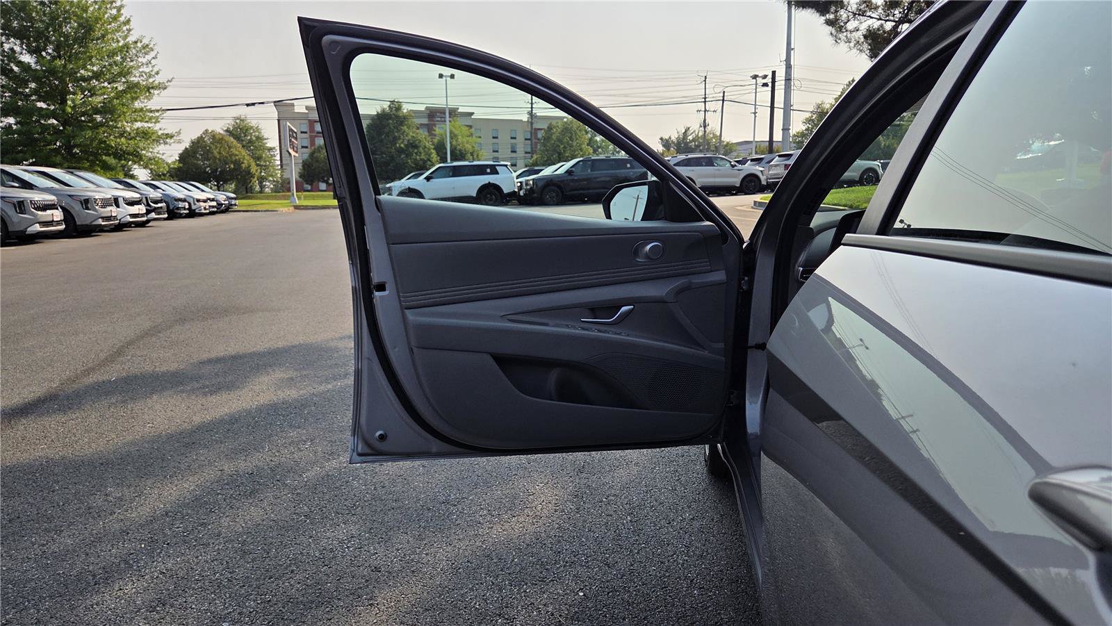 Used 2025 Hyundai Elantra Sport w/ Cargo Package FWD image 13