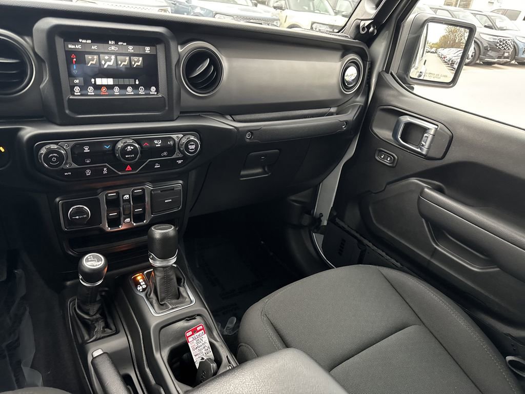 Used 2022 Jeep Gladiator Willys image 24