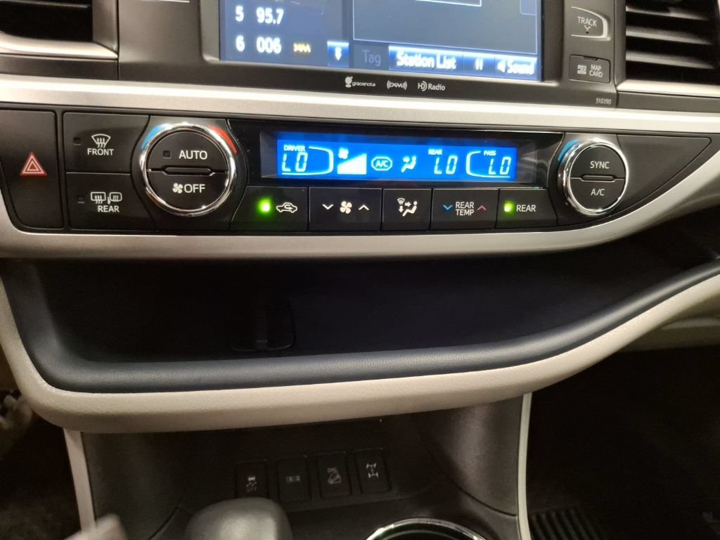 Used 2019 Toyota Highlander XLE AWD/4WD image 26