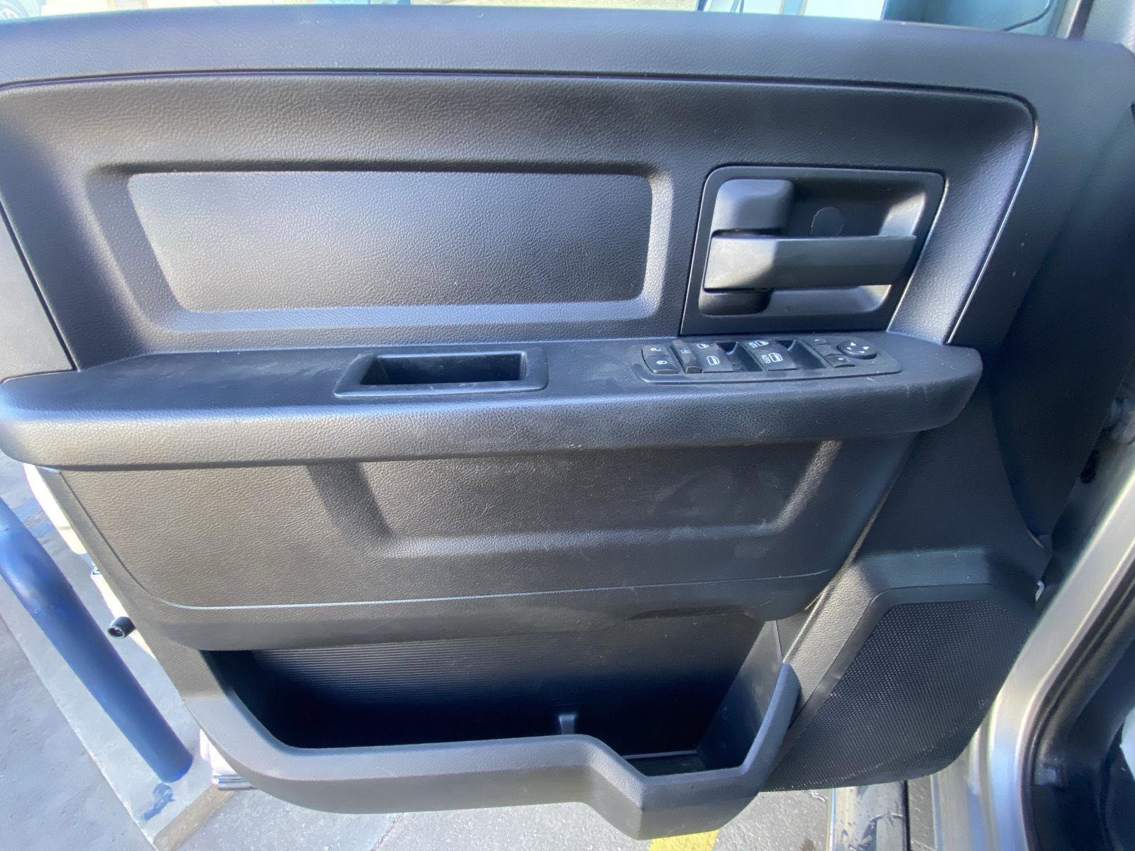 Used 2016 RAM 2500 Tradesman w/ Chrome Appearance Group image 9