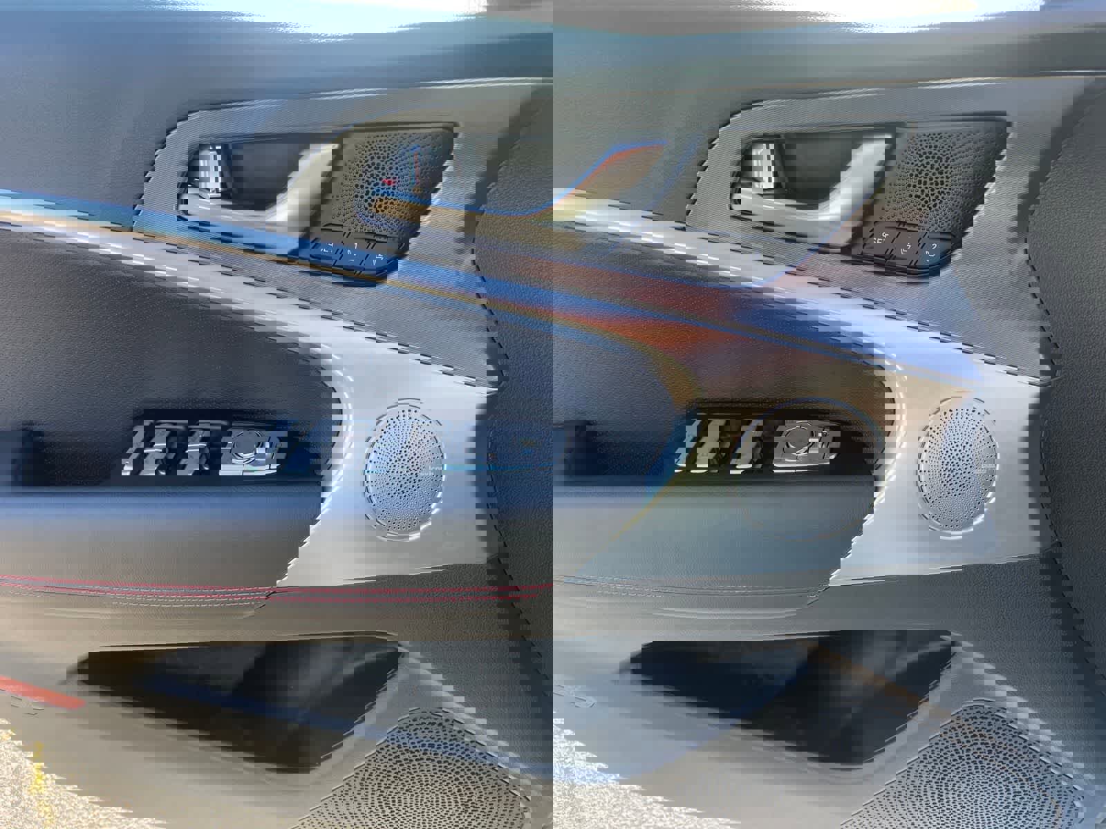 Used 2025 Genesis G70 3.3T Advanced image 11