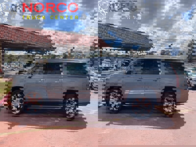 Used 2019 Cadillac Escalade ESV Luxury image 43