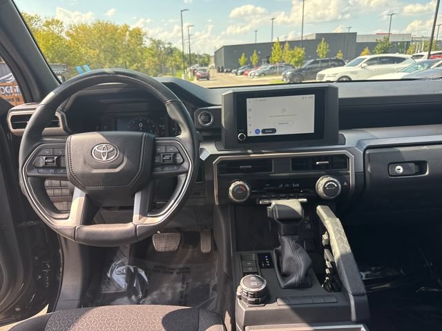 Used 2025 Toyota 4Runner SR5 AWD/4WD image 15