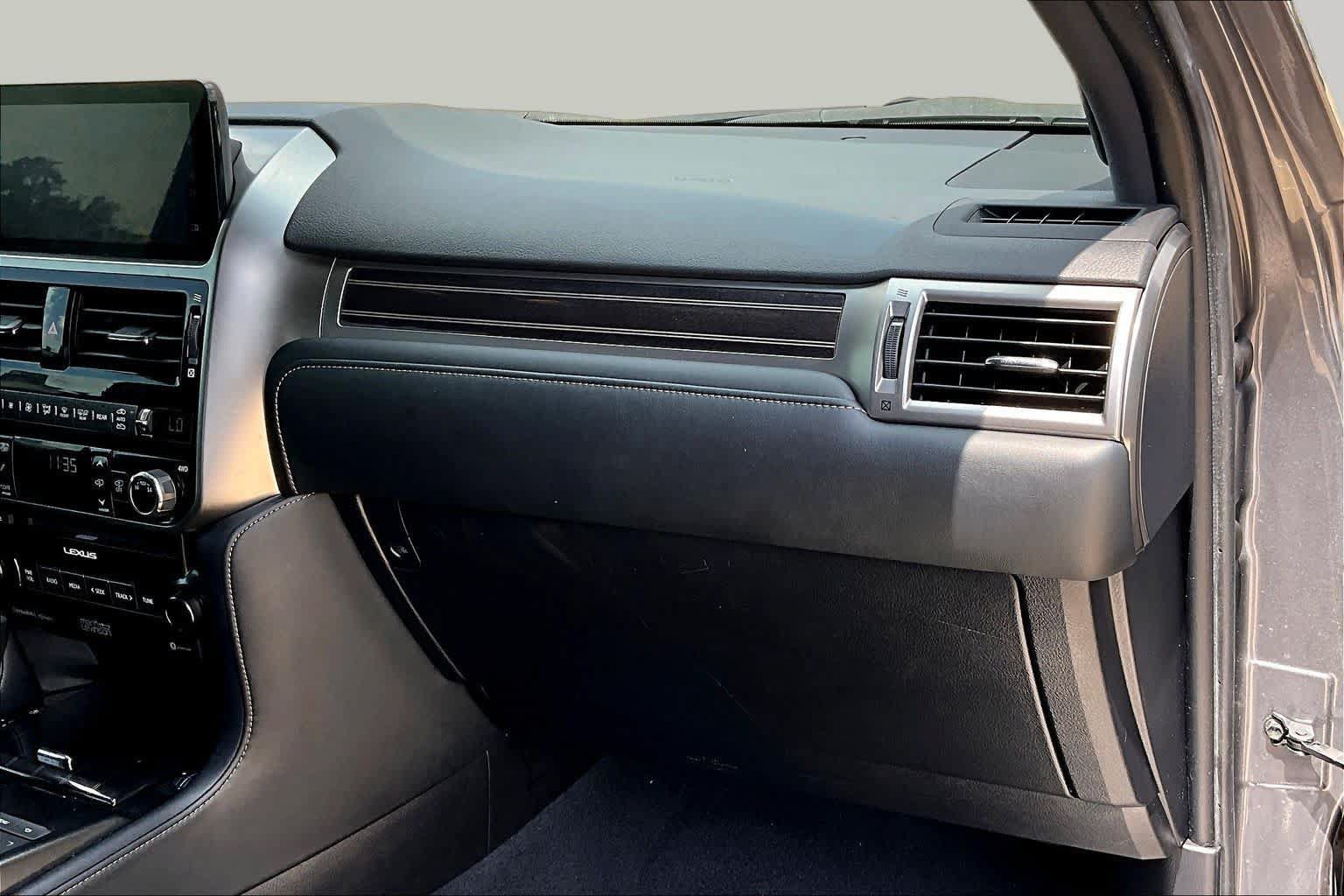 Certified 2022 Lexus GX 460 Luxury w/ Sport Design Package AWD/4WD image 19