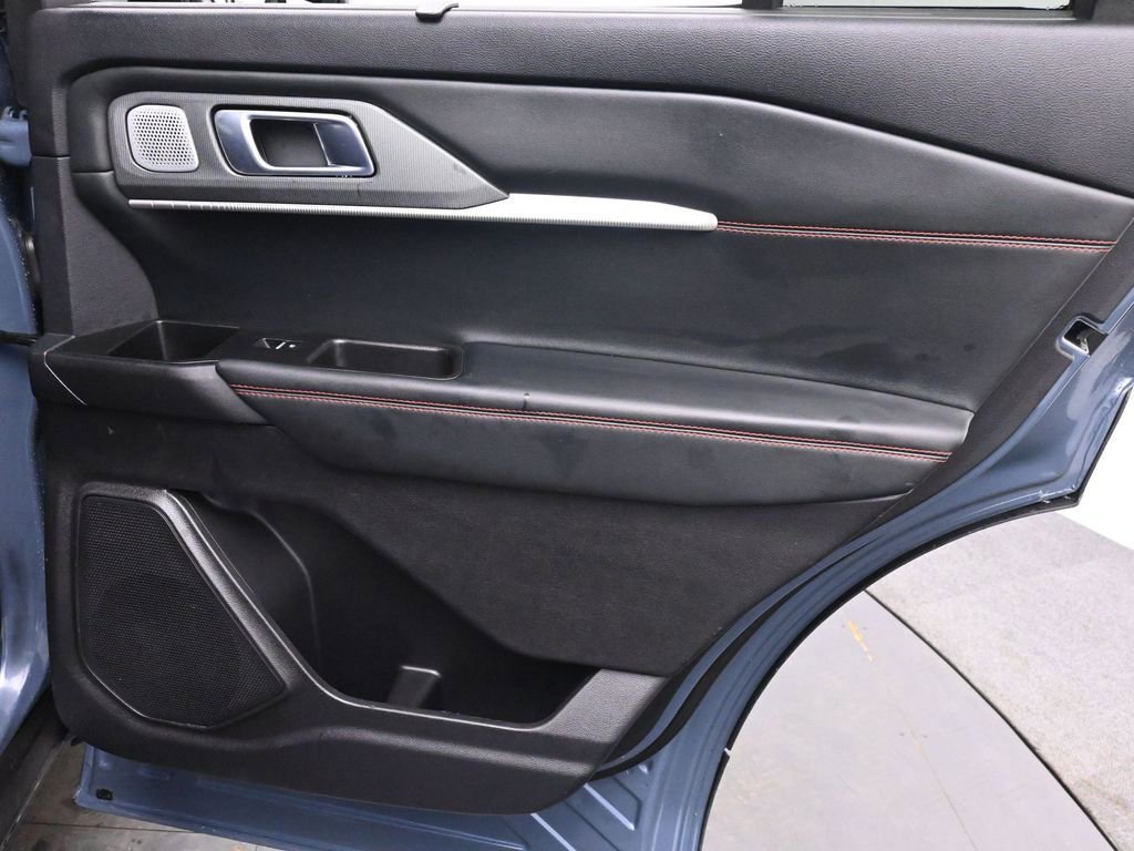 Used 2025 Ford Explorer ST image 18