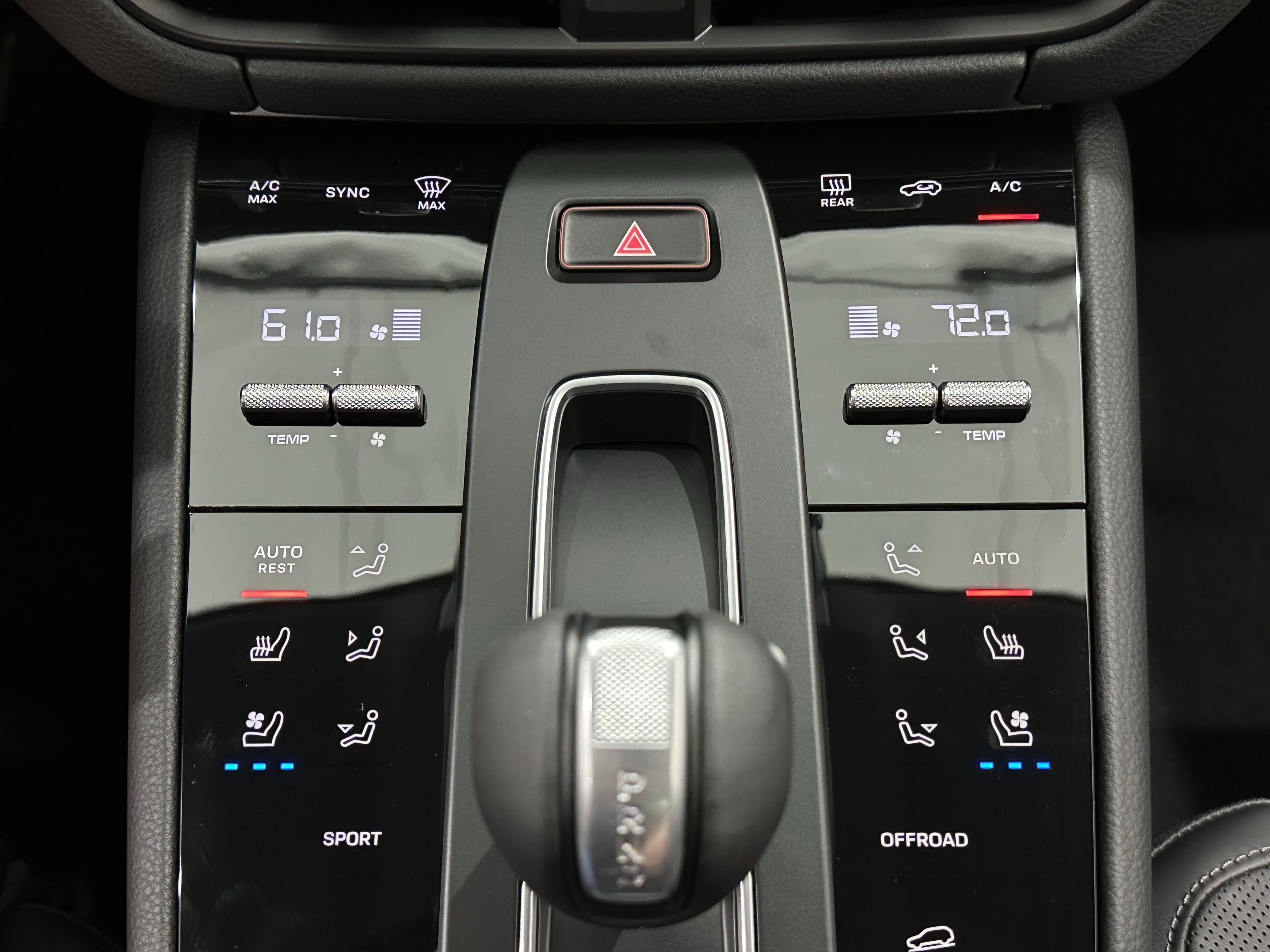 Certified 2025 Porsche Macan image 38