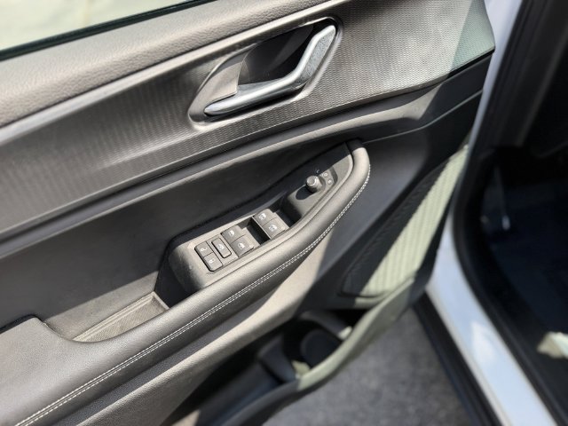 Used 2025 Jeep Grand Cherokee Laredo AWD/4WD image 10