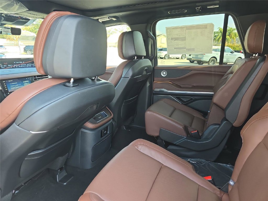 New 2026 Lincoln Navigator Reserve AWD/4WD image 12
