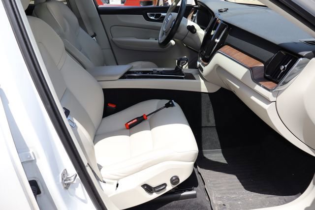 Used 2021 Volvo XC60 T5 Momentum w/ Advanced Package FWD image 18