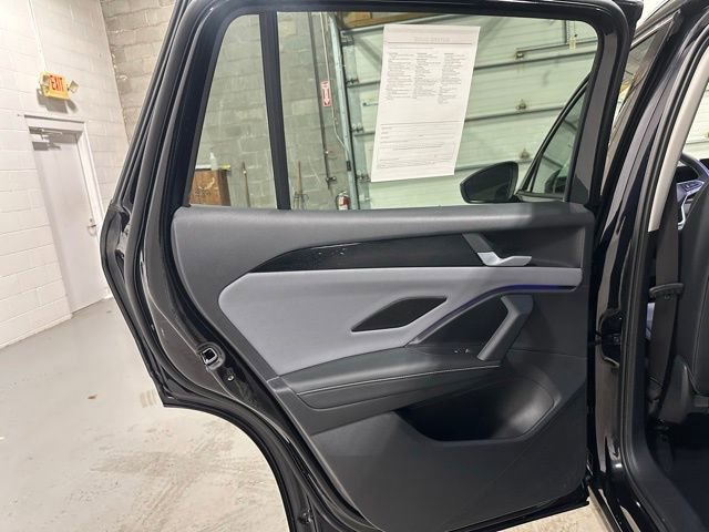 Certified 2025 Volkswagen Tiguan SE image 12