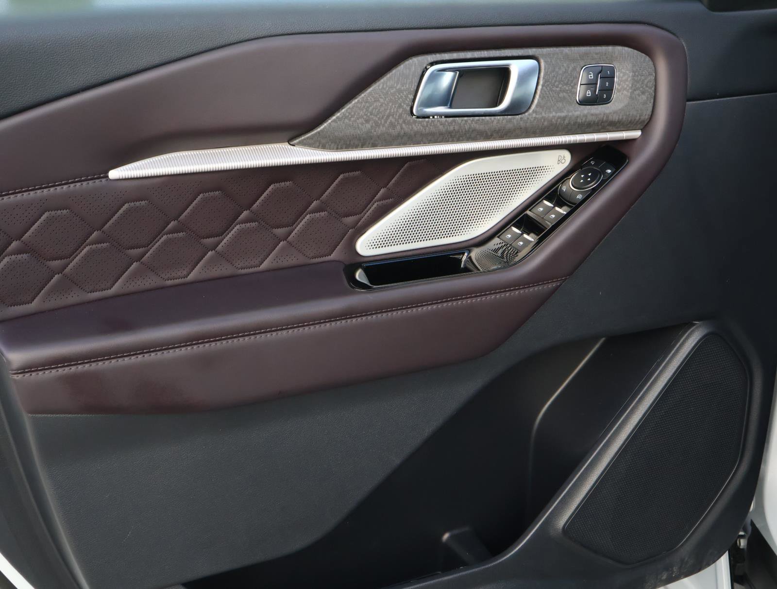 Used 2025 Ford Explorer Platinum w/ LUX Leather Package image 19