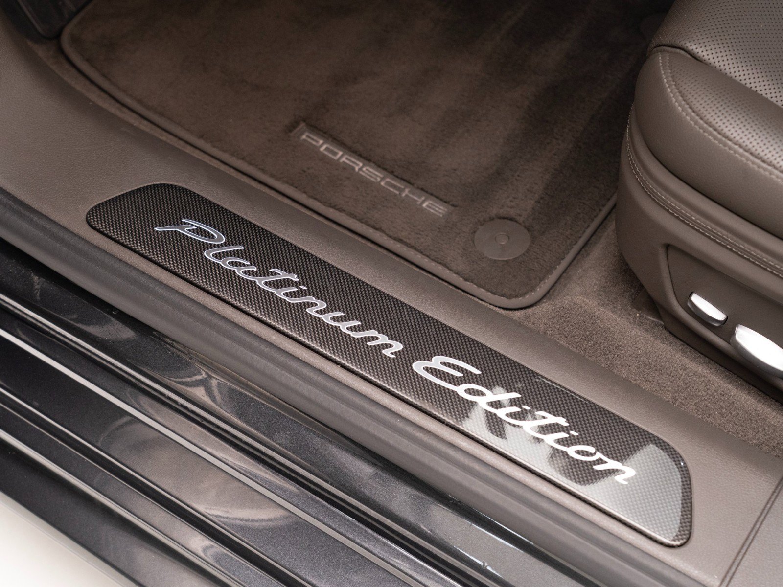 Certified 2022 Porsche Panamera 4 Platinum Edition image 15