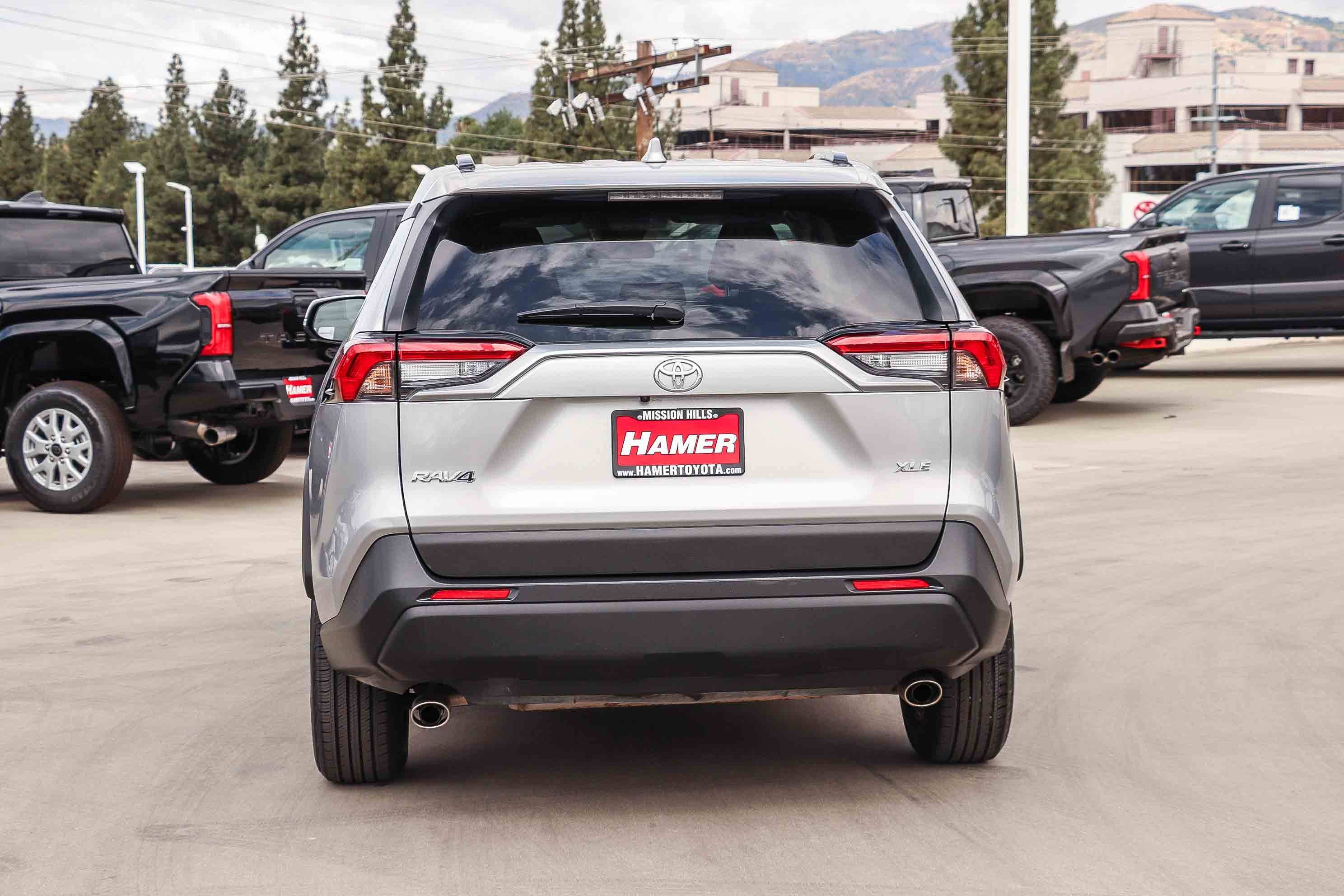Used 2025 Toyota RAV4 XLE FWD image 6