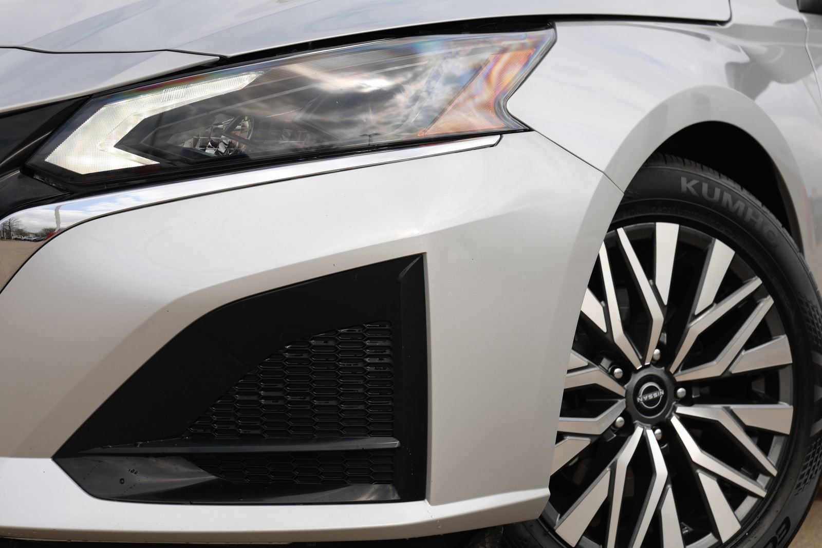 Used 2025 Nissan Altima 2.5 SV image 10