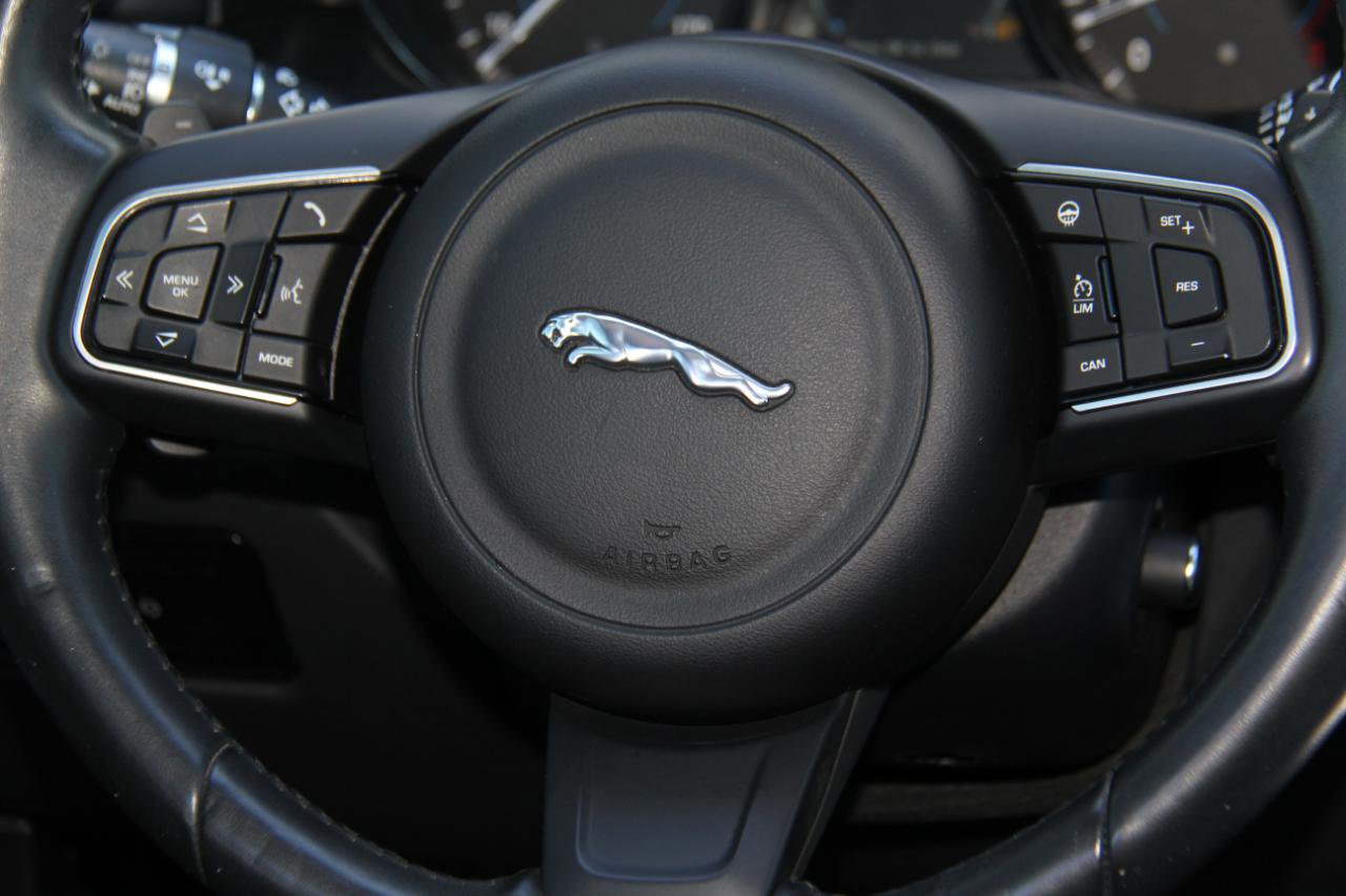 Used 2016 Jaguar XF Prestige RWD image 12