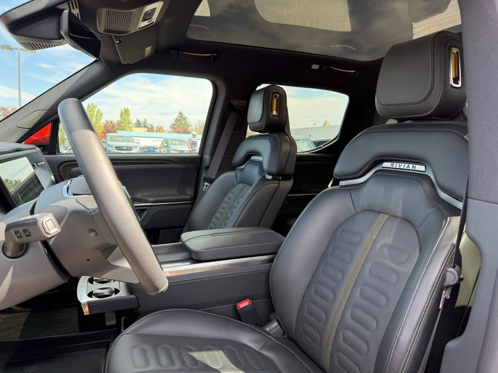 Used 2025 Rivian R1T Adventure image 7