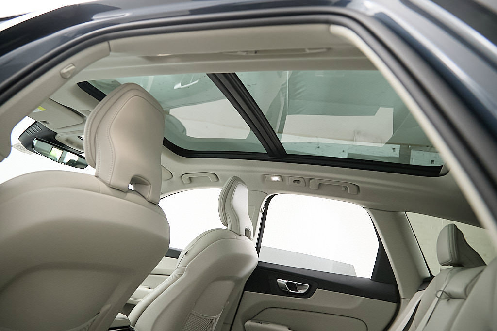 Certified 2026 Volvo XC60 B5 Ultra AWD/4WD image 25