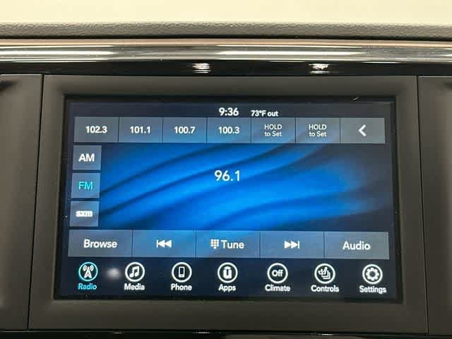 Used 2019 Chrysler Pacifica Touring-L FWD image 11