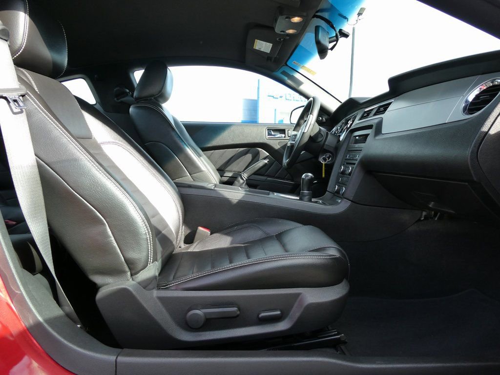 Used 2010 Ford Mustang GT Premium image 13