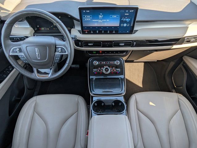 Used 2022 Lincoln Nautilus FWD w/ Premium Package image 5