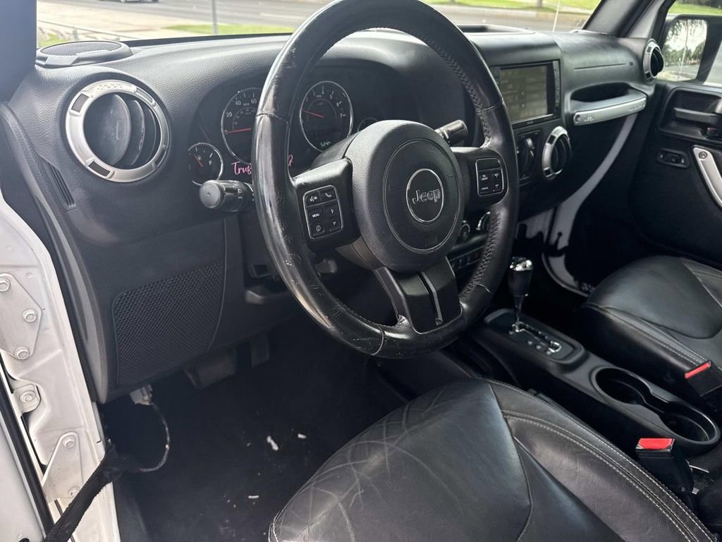 Used 2016 Jeep Wrangler Unlimited Sahara w/ Connectivity Group AWD/4WD image 19
