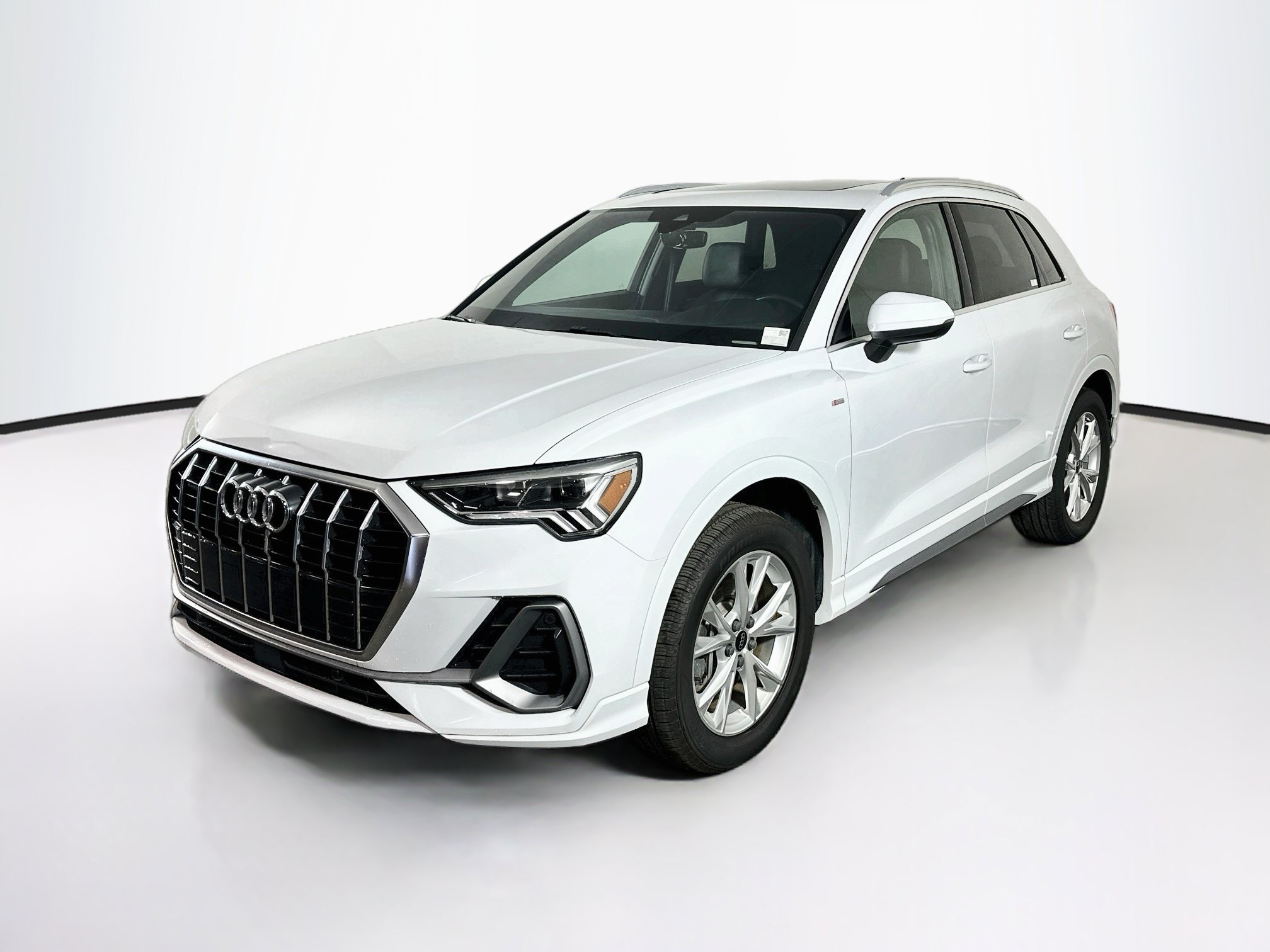 Used 2023 Audi Q3 2.0T Premium AWD/4WD image 3