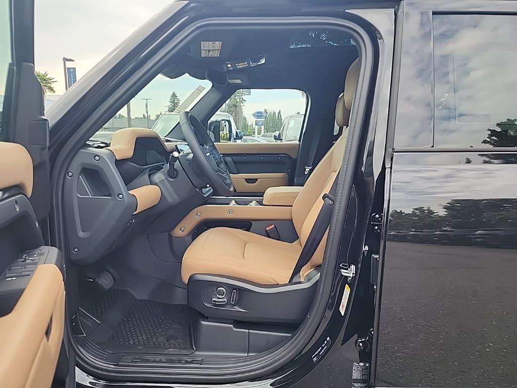 New 2026 Land Rover Defender 130 X-Dynamic SE AWD/4WD image 8