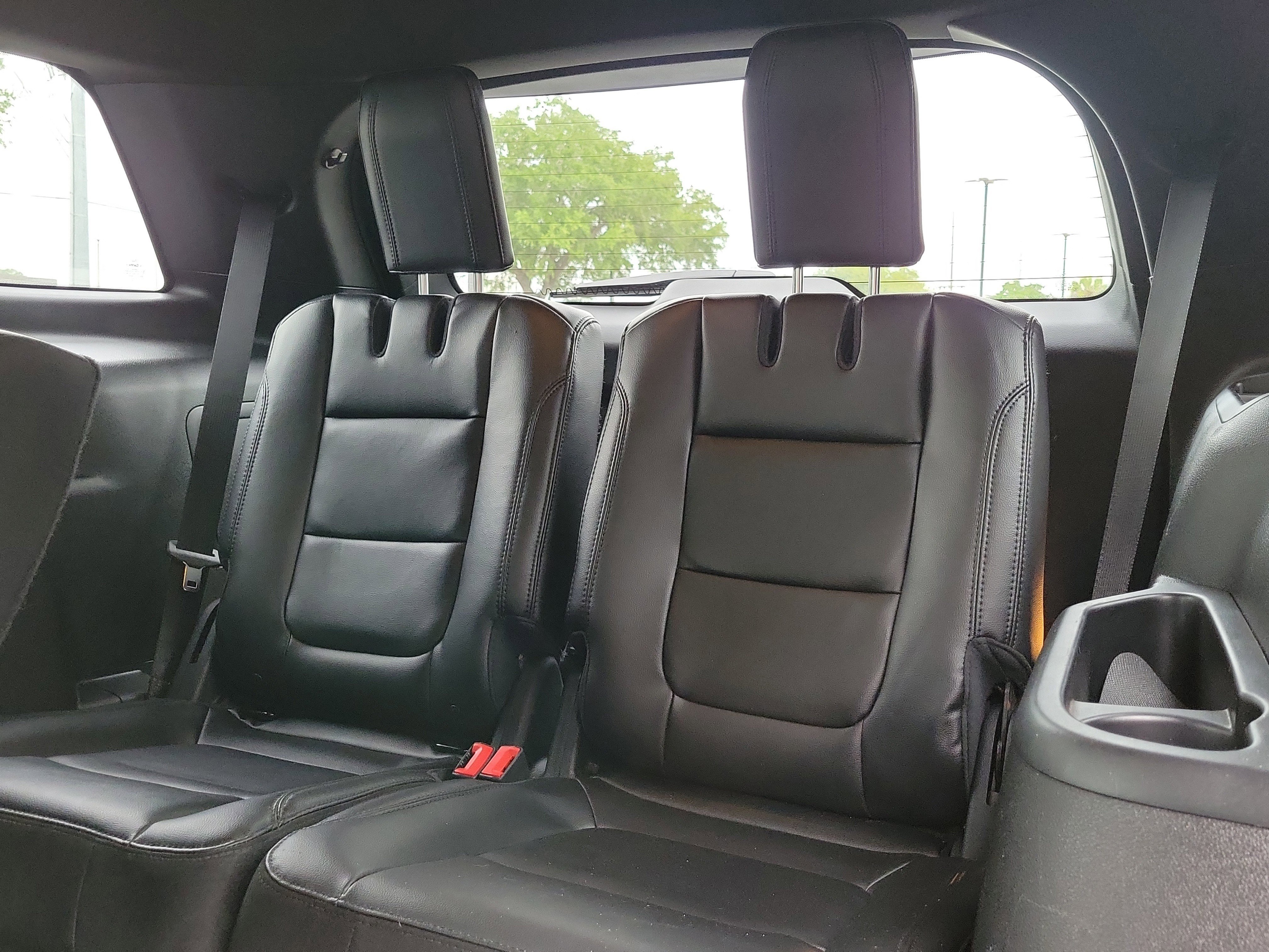 Used 2017 Ford Explorer XLT w/ Equipment Group 202A FWD image 11
