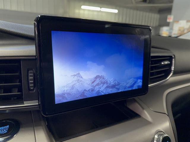 Certified 2022 Ford Explorer XLT w/ Equipment Group 202A image 7