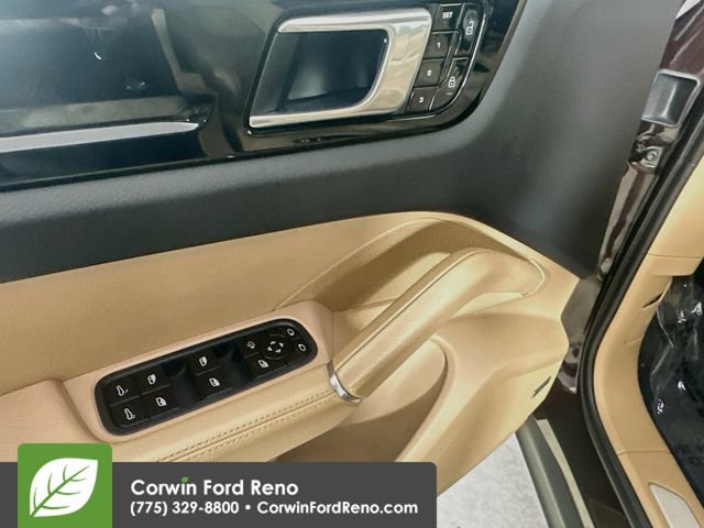 Used 2020 Porsche Cayenne AWD/4WD image 18