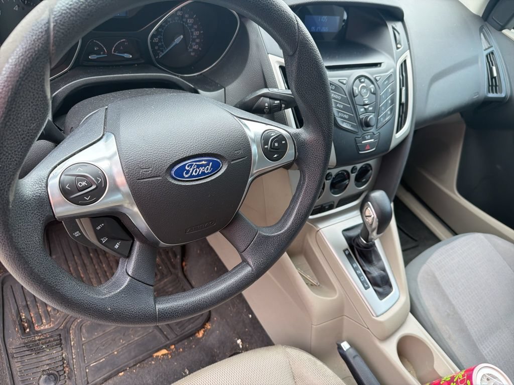 Used 2012 Ford Focus SE w/ SE Winter Pkg FWD image 6