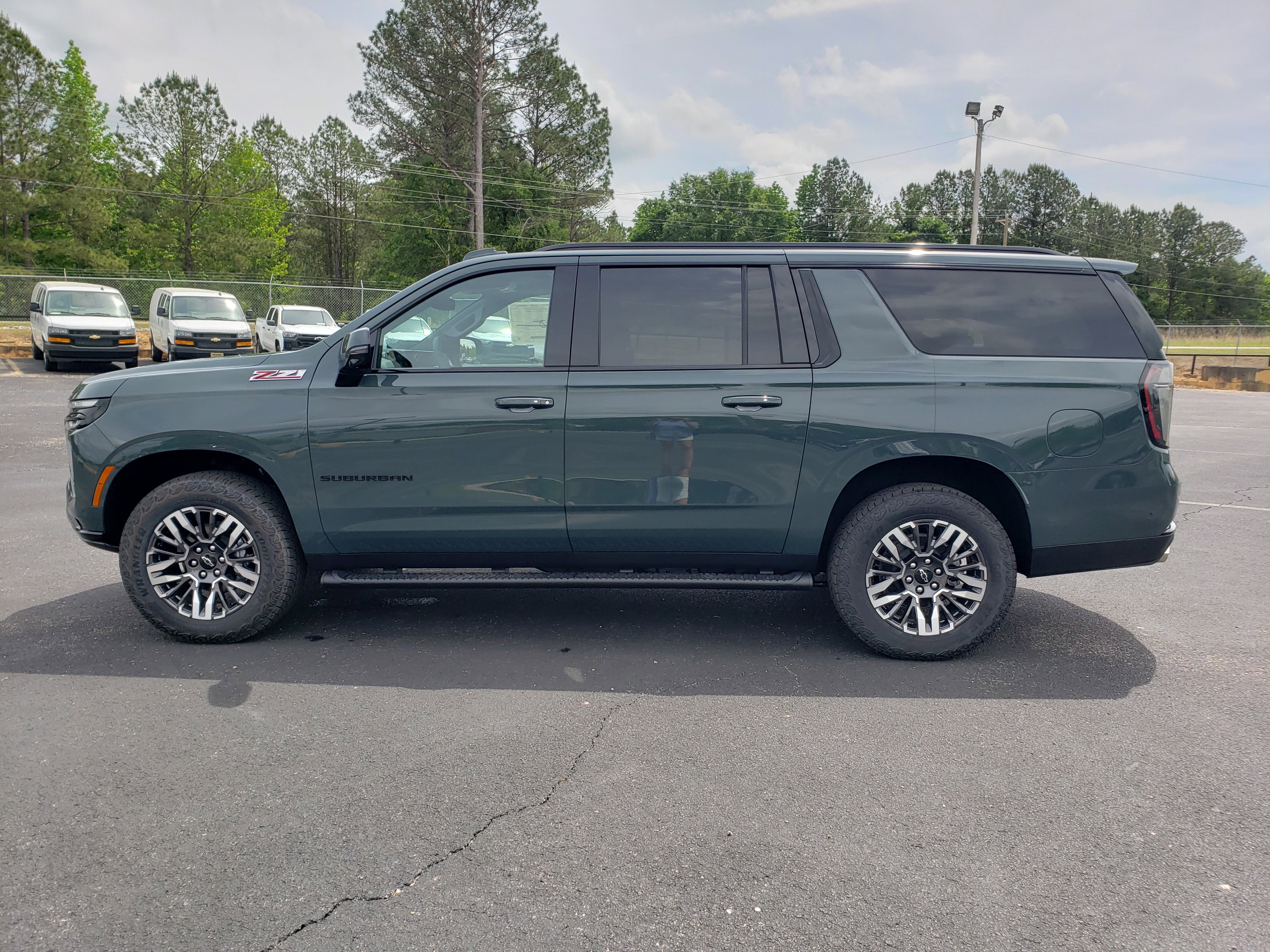 New 2026 Chevrolet Suburban Z71 w/ Comfort Package AWD/4WD image 6