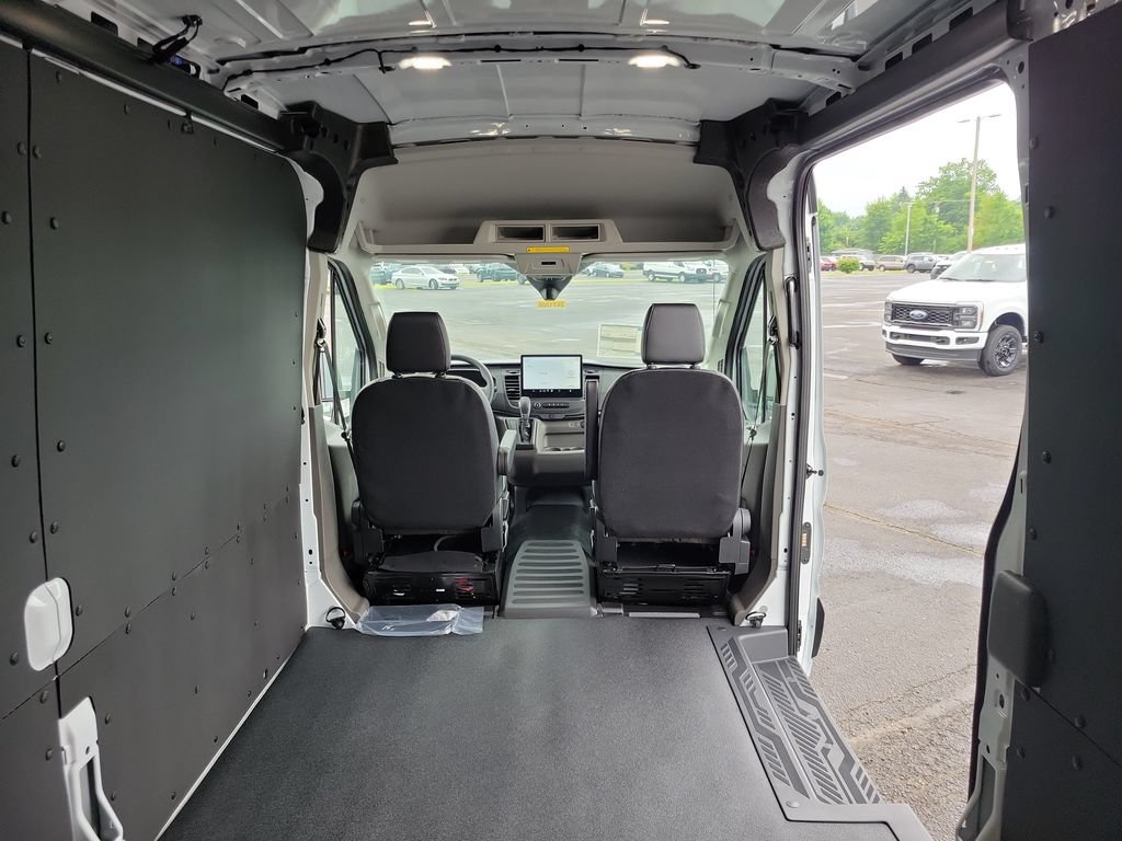 New 2026 Ford Transit 250 148 Medium Roof w/ Load Area Protection Package RWD image 19