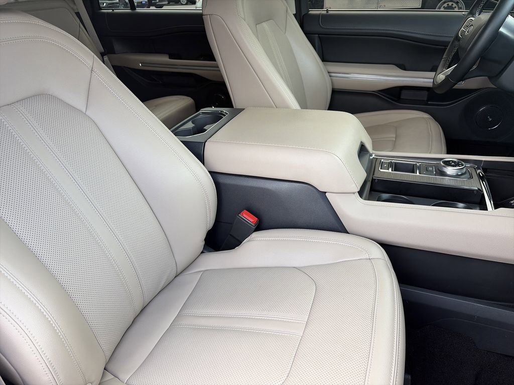 Used 2024 Ford Expedition Limited RWD image 36